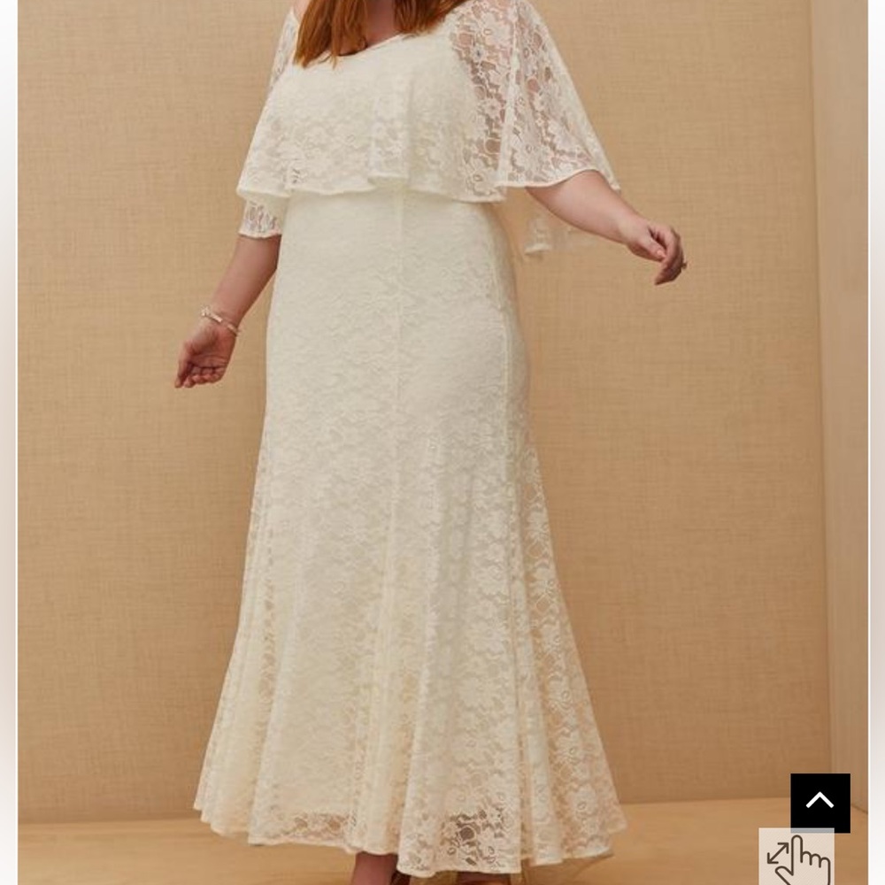 TORRID Ivory Lace Capelet Wedding Dress SIZE 20